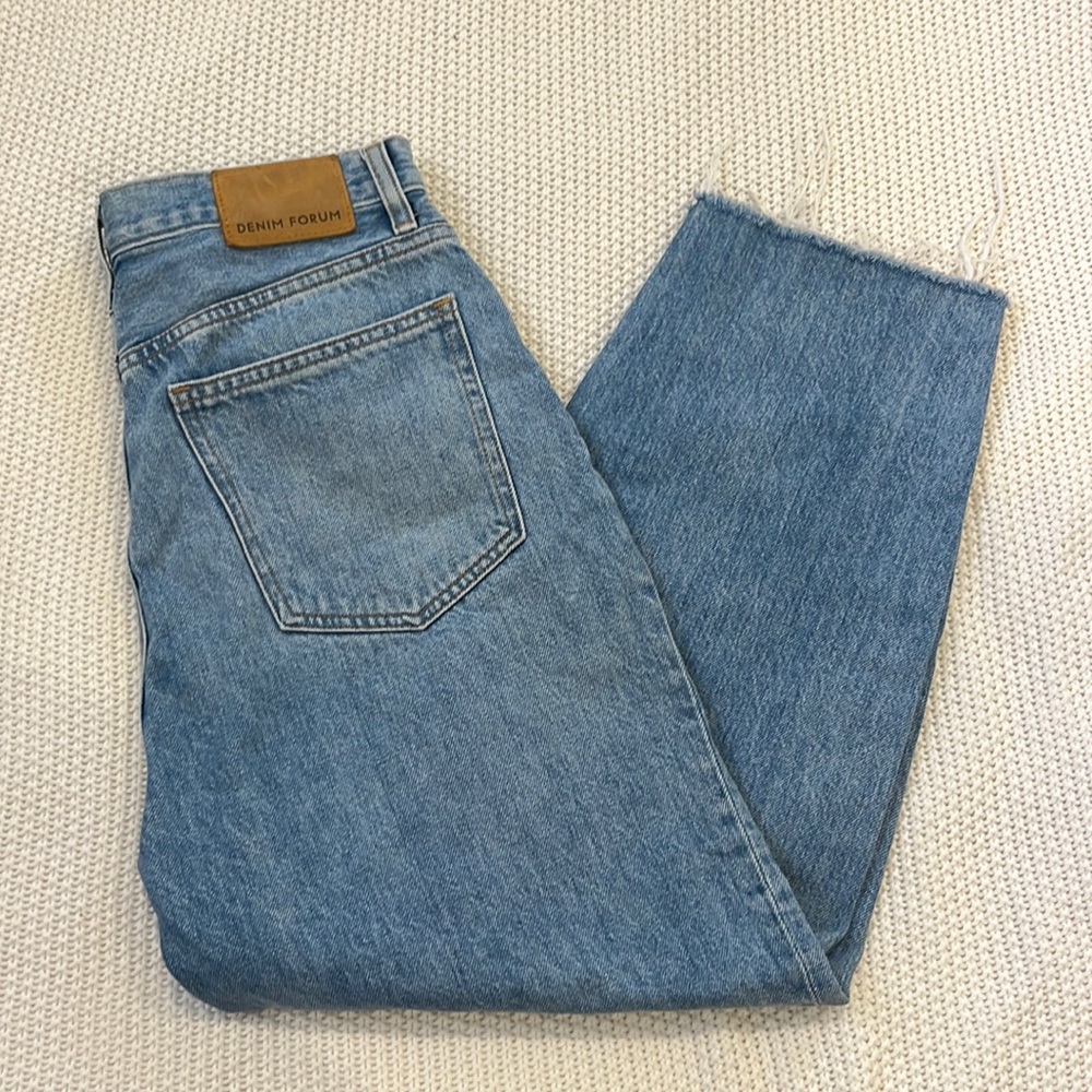 Aritzia Denim Forum Highwaisted Blue Jean size 27 frayed Edge
